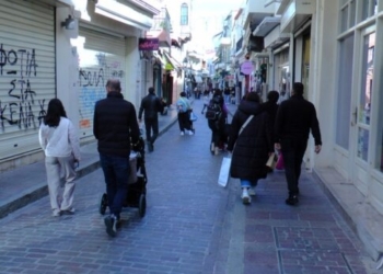 Ρέθυμνο: «Κυνήγι» προσφορών για επιλογές οικονομικών δώρων – Κορυφώνεται η κίνηση στην αγορά (Φωτογραφίες)