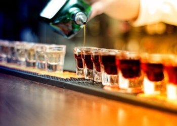 Ρέθυμνο: Μία κοπέλα στο νοσοκομείο λόγω μέθης – Δύο συλλήψεις για πώληση αλκοόλ σε ανήλικους