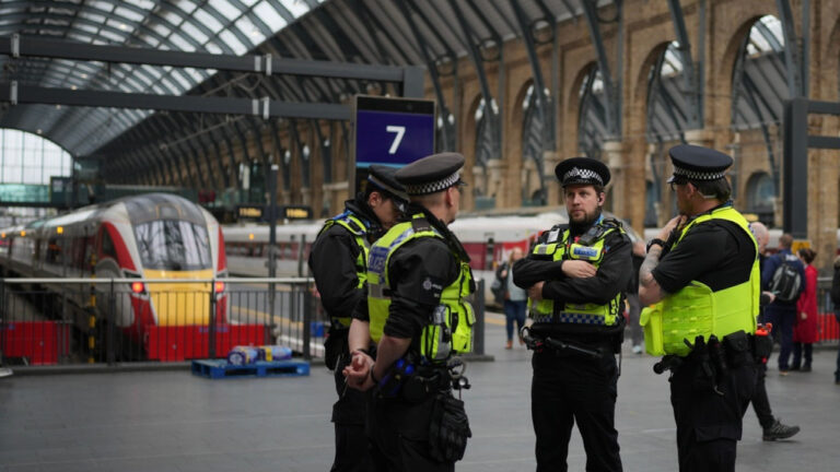 Σε επιφυλακή οι αρχές ασφαλείας στη Βρετανία μετά το μακελειό στο Σίδνεϊ
