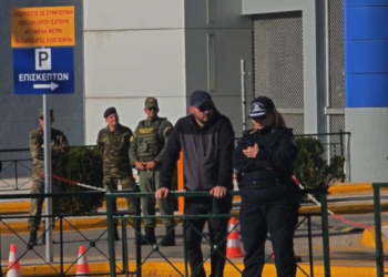 «Σειρήνες» πολέμου στην Ευρώπη: Πώς αντιδρούν στο ενδεχόμενο μιας σύρραξης οι Έλληνες πολίτες - Δείτε βίντεο