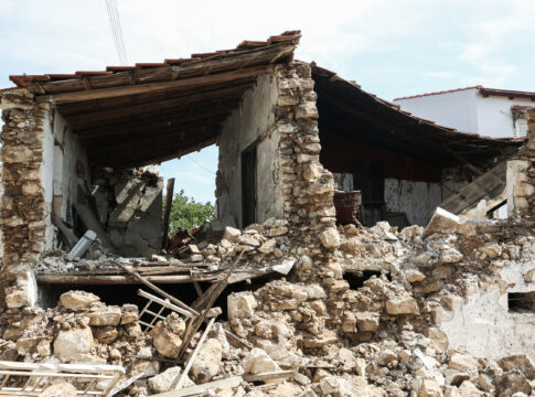 Σεισμόπληκτοι: Αίτημα για ένταξη στα προγράμματα μικροπιστώσεων και στεγαστικής στήριξης της Ελληνικής Αναπτυξιακής Τράπεζας