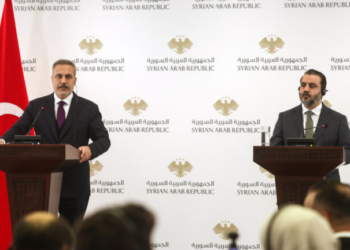 Σοκ στη Δαμασκό: Διέκοψαν αιφνιδιαστικά τη συνέντευξη Τύπου του Φιντάν με τον Σύρο ομόλογό του (Βίντεο)