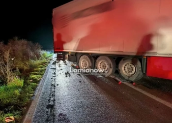 Σoβαρό τροχαίο στην παλαιά εθνική Λαμίας-Αθηνών: Συγκρούστηκαν 2 νταλίκες και ένα Ι.Χ