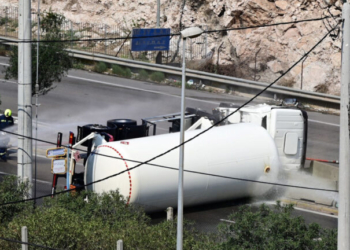 Στις φλόγες βυτιοφόρο στην ΕΟ Θεσσαλονίκης – Σερρών – Κλειστός ο δρόμος