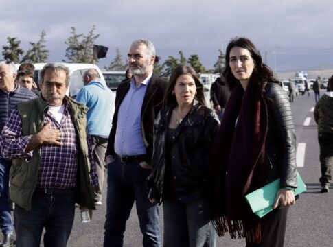 Στο πλευρό των αγροτών η Ελένη Βατσινά: «Αντί για διάλογος… δακρυγόνα»