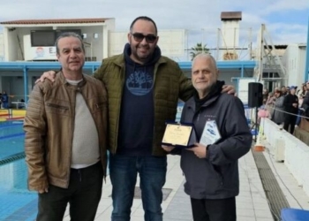 Συγκίνηση στη βράβευση του Κώστα Σακαράκη από το ΕΑΚΗ