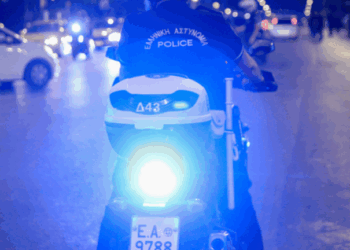 Σύγκρουση ΙΧ με μοτοσυκλέτα στη Γλυφάδα - Σε κρίσιμη κατάσταση ο αναβάτης