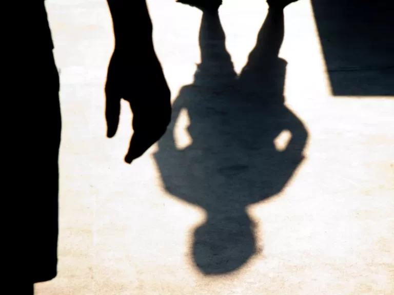 Σκιά ανθρώπινης φιγούρας