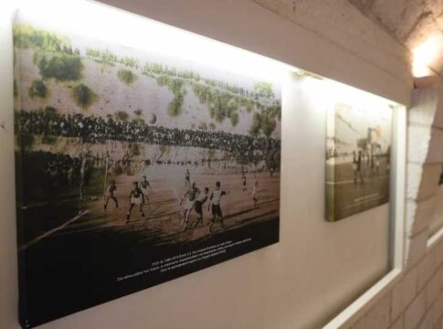 Συνεχίζεται με μεγάλη επιτυχία η έκθεση ιστορικών φωτογραφιών του Ερασιτέχνη ΟΦΗ στην πύλη Αγίου Γεωργίου