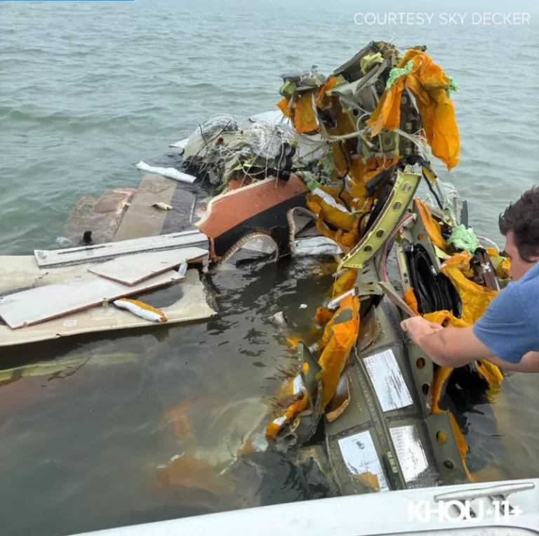 Συντριβή στρατιωτικού αεροσκάφους του Μεξικού στις ακτές των ΗΠΑ - Πέντε νεκροί (Βίντεο - Φωτογραφίες)