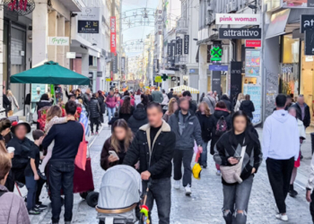 Τελευταία Κυριακή με ανοικτά καταστήματα: Στα 4,5 δισ. ευρώ ο τζίρος των Χριστουγέννων