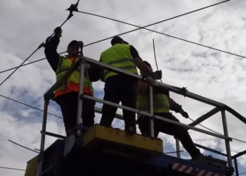 Τέλος για τα τρόλεϊ στην Αττική - Ξηλώνουν τα καλώδια στον Πειραιά (Δείτε φωτογραφίες)