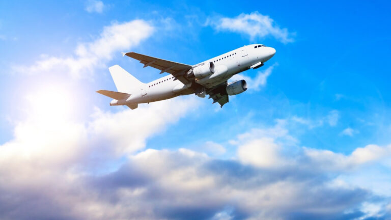 Τεράστιες αυξήσεις αεροπορικών εισιτηρίων για τους Ιταλούς φοιτητές