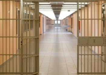 Θεσσαλονίκη: Στη φυλακή 47χρονος για τον θάνατο 71χρονου- Του επιτέθηκε με γροθιές ενώ έβγαζαν βόλτα τα σκυλιά τους