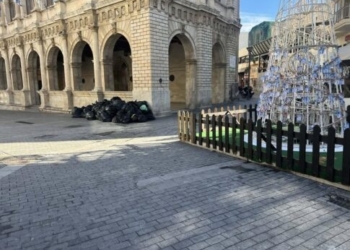 Τι απαντά η δημοτική αρχή για τα σκουπίδια σε Λότζια και Θέρισο