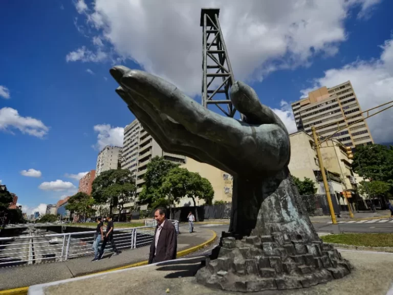 Άγαλμα πετρελαίου Καράκας