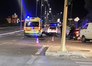 Τροχαίο με εγκατάλειψη στα Χανιά – Στο νοσοκομείο οδηγός μηχανής (Φωτογραφιες)