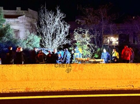 Τροχαίο με εγκλωβισμό στο Ηράκλειο – Επί «ποδός» πυροσβεστική και ΕΚΑΒ (φωτογραφίες)