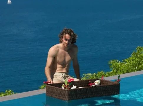 Τσιτσιπάς: Στιγμές χαλάρωσης στις Σεϋχέλλες με τον αδερφό του και φίλους