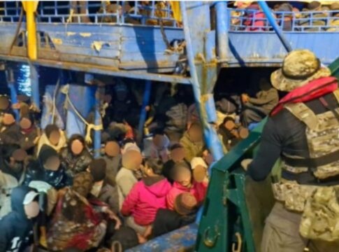 Βίντεο ντοκουμέντο: Πώς φεύγουν οι βάρκες για την Κρήτη από το «στρατόπεδο συγκέντρωσης» των δουλεμπόρων στη Λιβύη