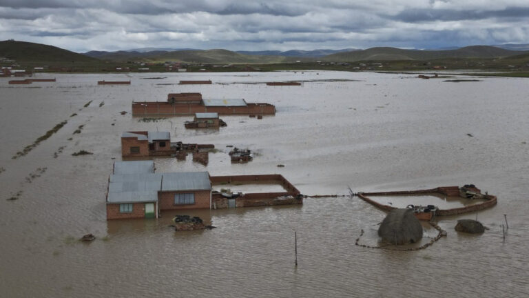Βολιβία: Τουλάχιστον τρεις νεκροί και οκτώ αγνοούμενοι εξαιτίας πλημμυρών