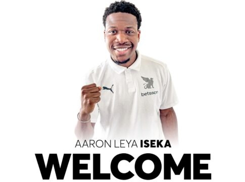 Ξανά στα ασπρόμαυρα ο Ισέκα