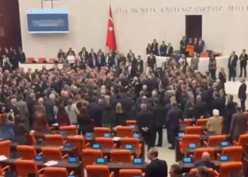 Ξύλο στην τουρκική βουλή για τον προϋπολογισμό – Βίντεο