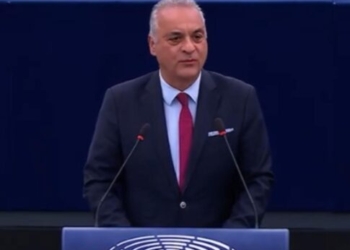 Υιοθετήθηκαν οι «τροπολογίες Κεφαλογιάννη»