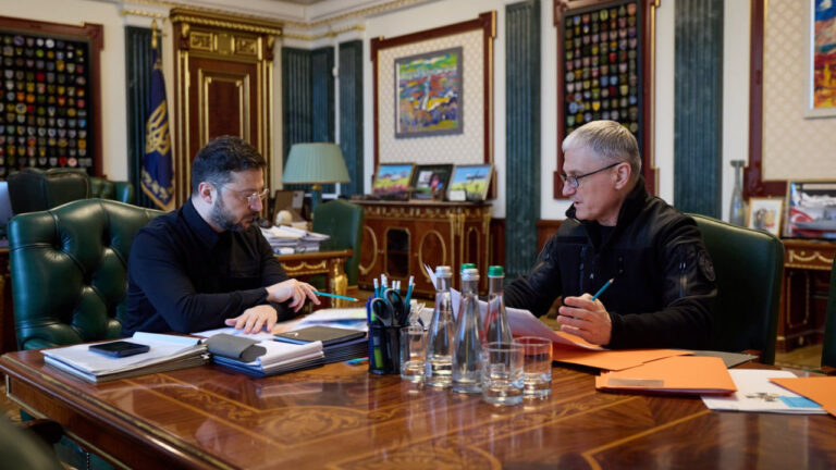 Ζελένσκι: Η Ρωσία παραδίδει μέρος της κυριαρχίας της στην Κίνα για να ενισχυθεί στρατιωτικά