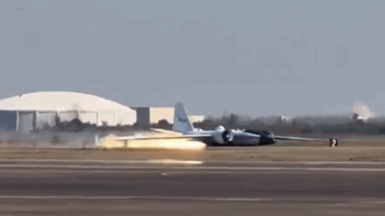 Αεροσκάφος της NASA πραγματοποίησε ανώμαλη προσγείωση στο Χιούστον - Δείτε βίντεο