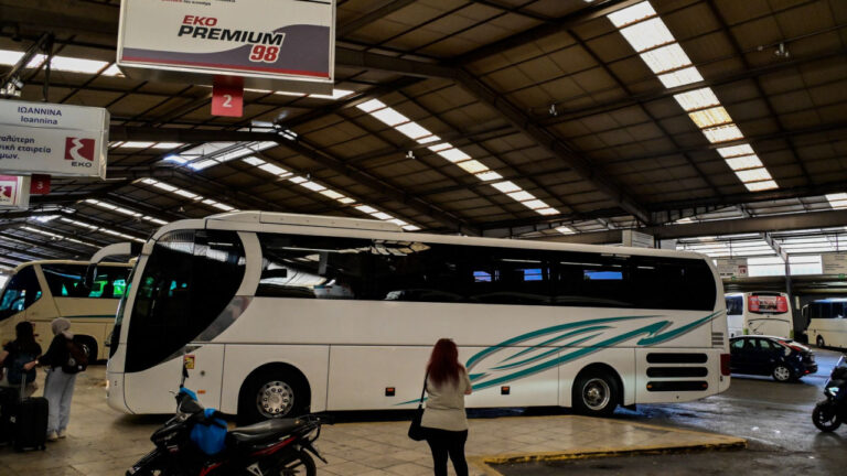 Ακυρώνονται 50 δρομολόγια του ΚΤΕΛ στη γραμμή Αθήνα – Θεσσαλονίκη λόγω των αγροτικών μπλόκων