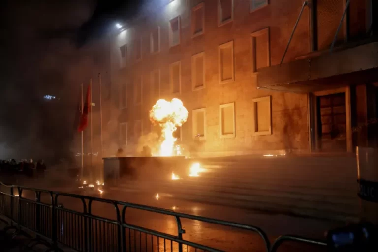 Ταραχές στα Τίρανα