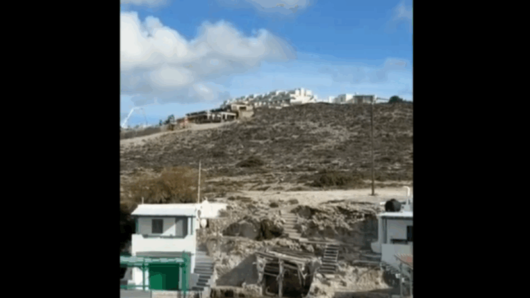 «Άμεση παύση των εργασιών»: Οι ενέργειες του ΥΠΕΝ για το ξενοδοχείο White Coast στη Μήλο