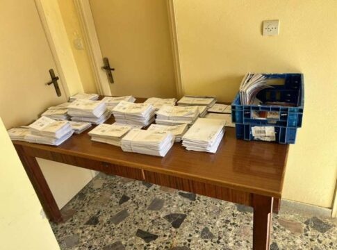 Αναζητούν την αλληλογραφία τους σε καφενεία και βενζινάδικα!