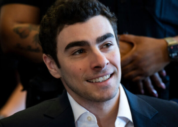 Άνδρας παρίστανε πράκτορα του FBI και πήγε να ελευθερώσει τον Λουίτζι Μαντζιόνε - Είχε και… κόφτη πίτσας