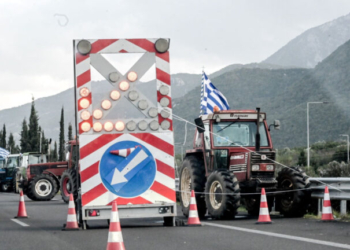 Ανοιχτή η εθνική οδός Αθηνών-Λαμίας - Στα μπλόκα οι αγρότες ενόψει της συνάντησης με Μητσοτάκη