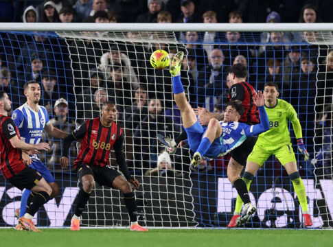 Απίστευτο γκολ του Κωστούλα στην Premier League με ανάποδο ψαλίδι στις καθυστερήσεις του αγώνα!