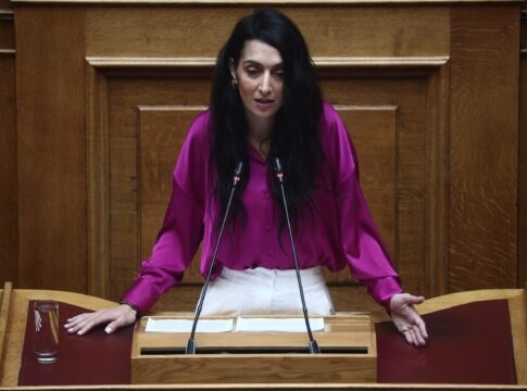 Από την Ευρωπαϊκή Επιτροπή… στη Βουλή: Ερώτηση της Κ. Σπυριδάκη για την εγκατάλειψη των ελαιοπαραγωγών της Κρήτης