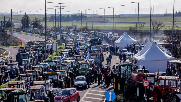 Αποκλεισμοί παραδρόμων στις προτάσεις των αγροτών – Τι επισημαίνει η ΕΛ.ΑΣ για την επιστροφή των εκδρομέων
