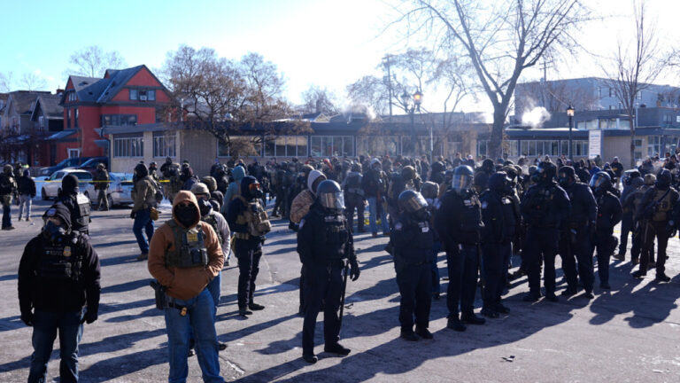 Αστυνομία Μινεάπολης: Αμερικανός πολίτης με νόμιμη άδεια οπλοφορίας ο άντρας που πυροβολήθηκε