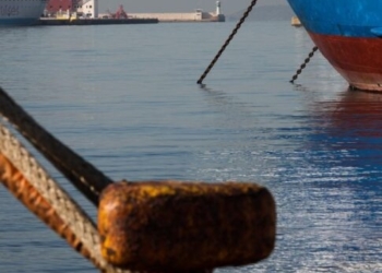 Ατύχημα στο λιμάνι του Ηρακλείου: Επιγραφή έπεσε στο κεφάλι 48χρονης