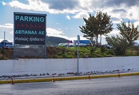“Χάος” στο αεροδρόμιο Ηρακλείου λόγω του μόνιμα… γεμάτου δημοτικού πάρκινγκ στην καρδιά του χειμώνα!
