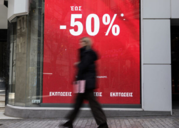 Χειμερινές εκπτώσεις σε «φουλ ρυθμούς»: Ανοιχτά τα καταστήματα σήμερα