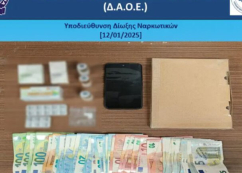 Χειροπέδες σε άνδρα για εισαγωγή ροζ κοκαΐνης μέσω ταχυδρομικού δέματος