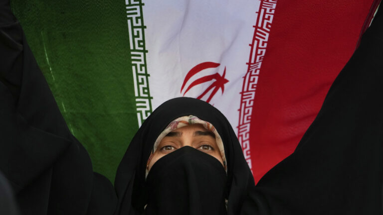 CNN: Οι διαδηλώσεις «υπαρξιακή απειλή» για το «καθεστώς ζόμπι του Ιράν»