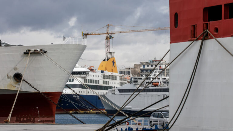 Δεμένα πλοία στα περισσότερα λιμάνια εξαιτίας ισχυρών ανέμων– Κανονικά οι απόπλοι για Κρήτη