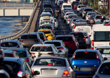 Δήμας για κυκλοφοριακό χάος: Εξετάζεται flyover και μεταφορά επιχειρήσεων εκτός Αθήνας