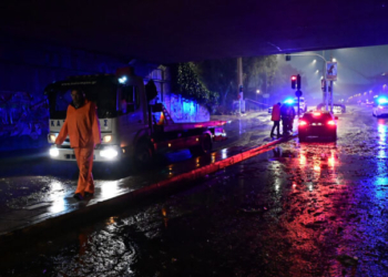 Δύο νεκροί από την κακοκαιρία - Πνίγηκε η Αττική, εκλωβίστηκαν οδηγοί - Πώς θα κινηθεί το φαινόμενο