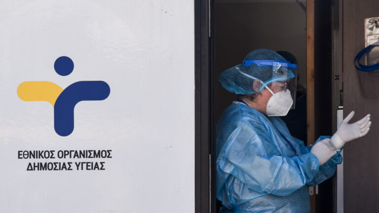 ΕΟΔΥ: 871 νέες εισαγωγές στα νοσοκομεία και 8 θάνατοι από γρίπη την τελευταία εβδομάδα