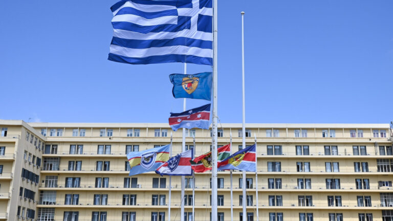 Επανέρχονται στην κυριότητα του ΥΠΕΘΑ δύο ακίνητα του στρατοπέδου «Καραϊσκάκη», στην Αττική